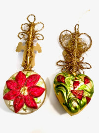 Load image into Gallery viewer, Department 56 Vintage Heirloom Hand Blown Christmas Santa (Set of 2)
